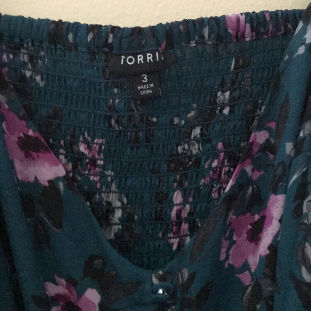 Two cute flowy shirts. - Picture 3 of 6